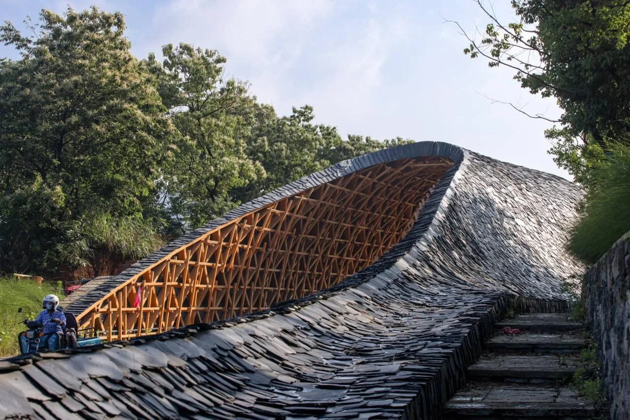 BIM Architecture | From Heaven to Earth: Penetrating through Clouds and Weaving into Wooden Tunnels from Underneath Rocks and Shells; Tengyun Meteorological Environment/Zhu Peidong Line+Architectural Firm