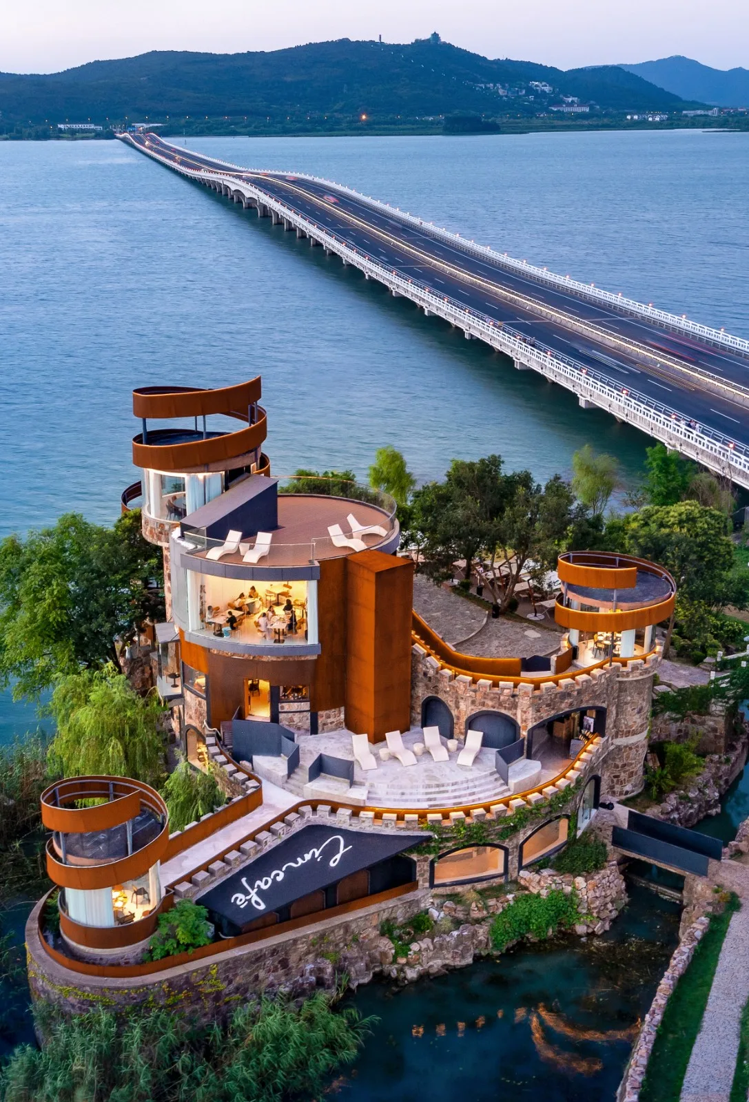 BIM Architecture | Phoenix Terrace Reconstruction/Media Design of the Taihu Lake Lake Resort