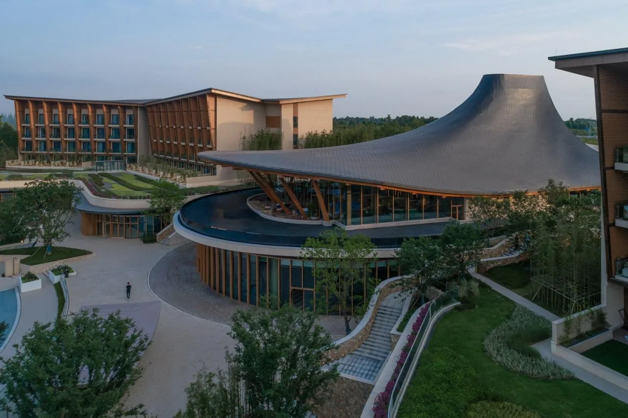 BIM Architecture | "Dragon Ridge" - Mediterranean Black Dragon Beach Resort Hotel/AIM Architecture