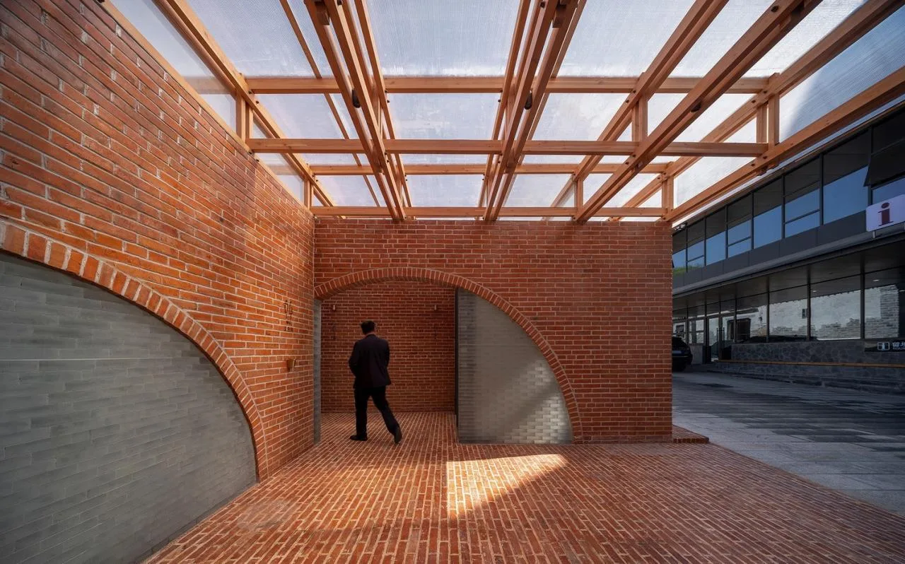 BIM Architecture | Liuba Old Street Red Brick Public Toilet/Jianlin Architectural Design Firm