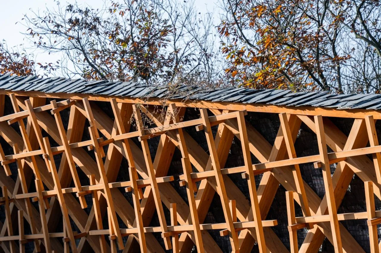 BIM Architecture | From Heaven to Earth: Penetrating through Clouds and Weaving into Wooden Tunnels from Underneath Rocks and Shells; Tengyun Meteorological Environment/Zhu Peidong Line+Architectural Firm