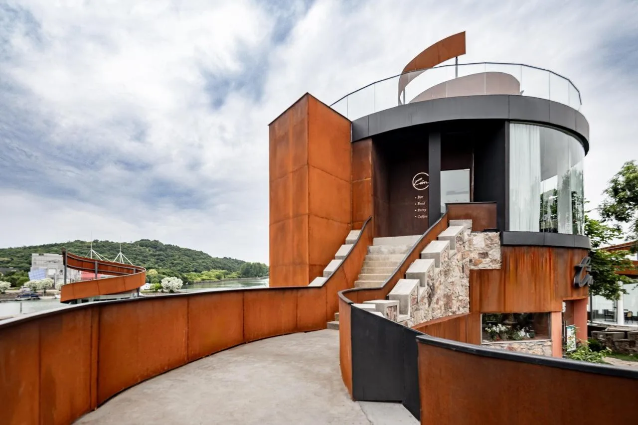 BIM Architecture | Phoenix Terrace Reconstruction/Media Design of the Taihu Lake Lake Resort