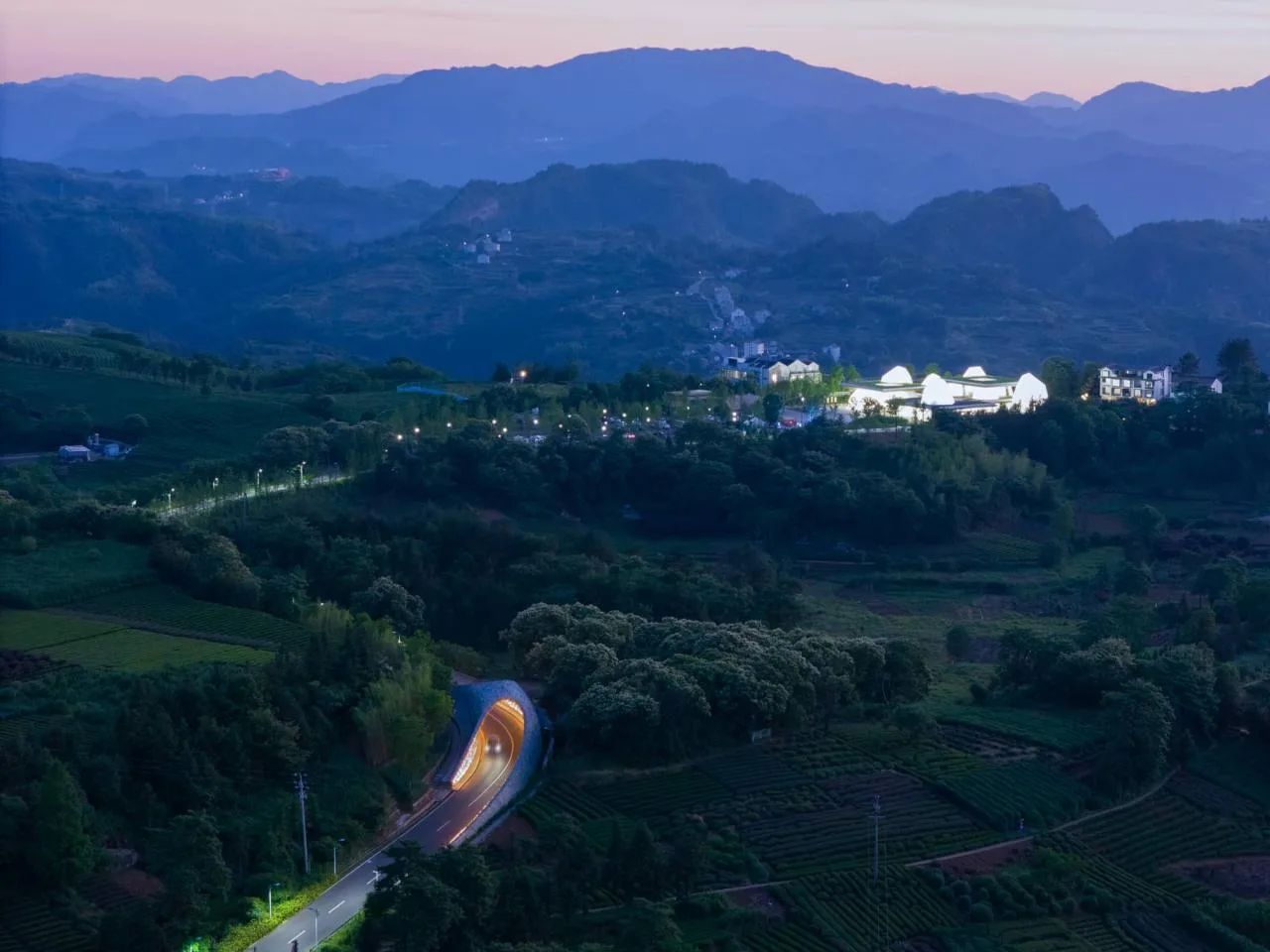 BIM Architecture | From Heaven to Earth: Penetrating through Clouds and Weaving into Wooden Tunnels from Underneath Rocks and Shells; Tengyun Meteorological Environment/Zhu Peidong Line+Architectural Firm