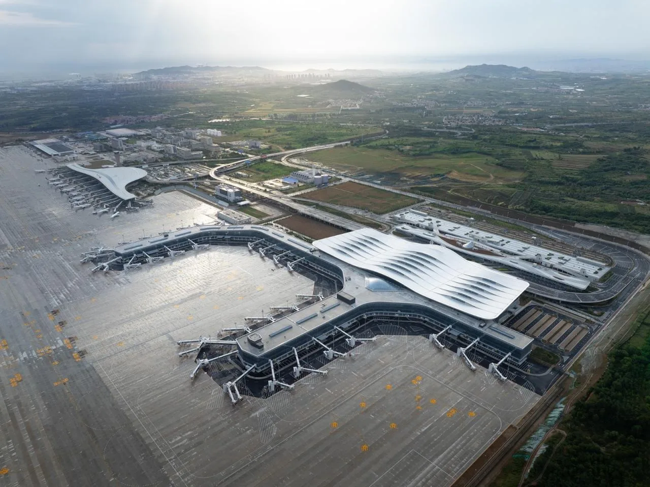BIM Architecture | Yantai Penglai International Airport Phase II/China Southwest Architectural Design and Research Institute Co., Ltd