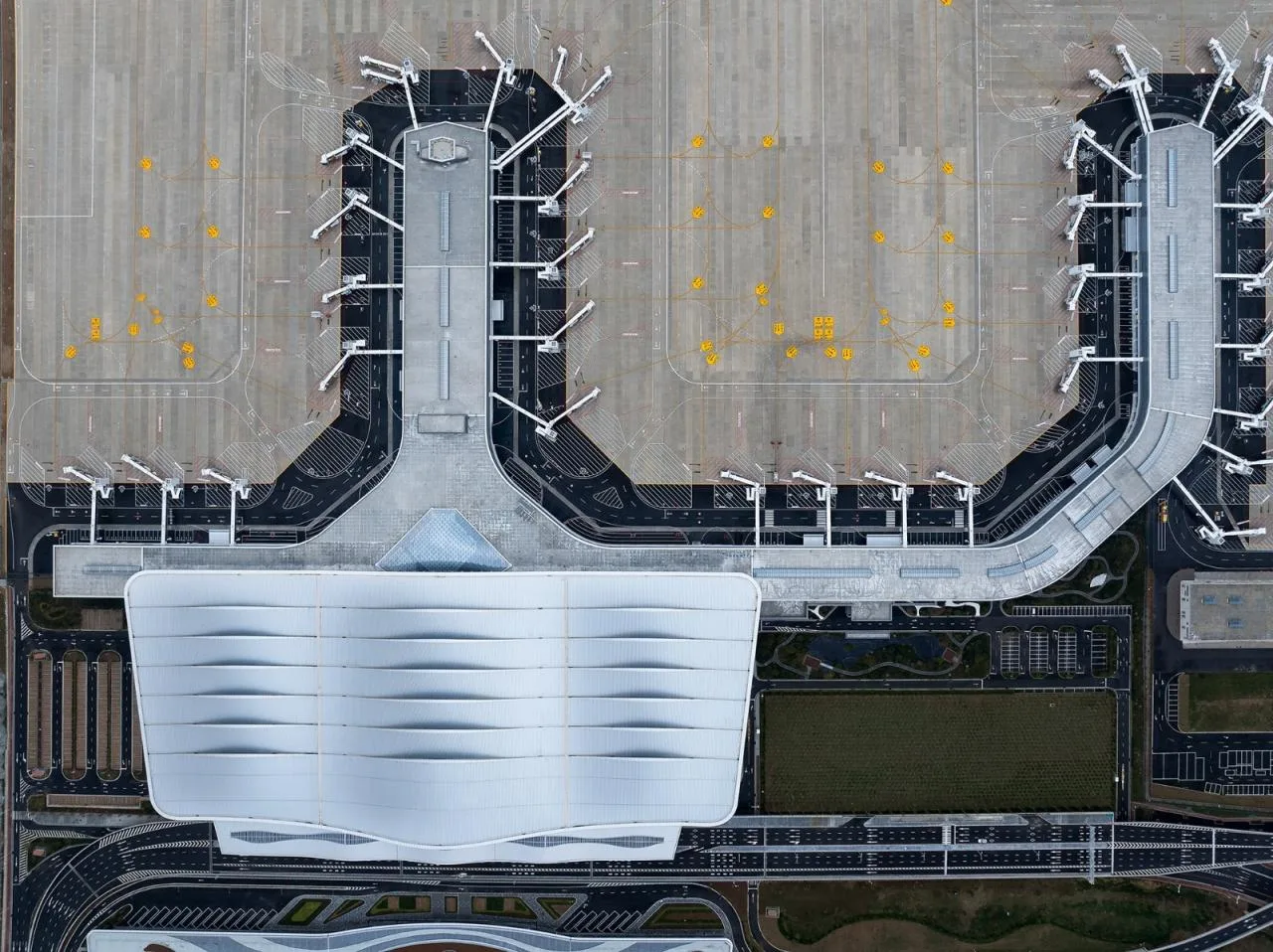 BIM Architecture | Yantai Penglai International Airport Phase II/China Southwest Architectural Design and Research Institute Co., Ltd