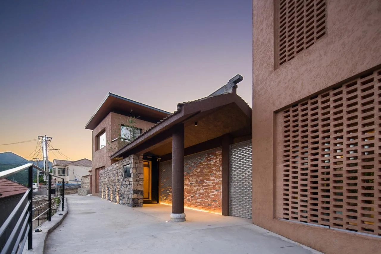 BIM Architecture | Living with Mountains: Backyard • Liushi Port Homestay/GW Space Design
