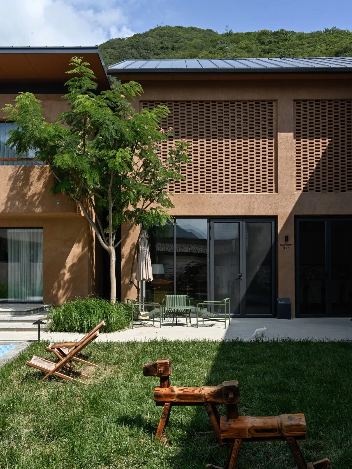 BIM Architecture | Living with Mountains: Backyard • Liushi Port Homestay/GW Space Design