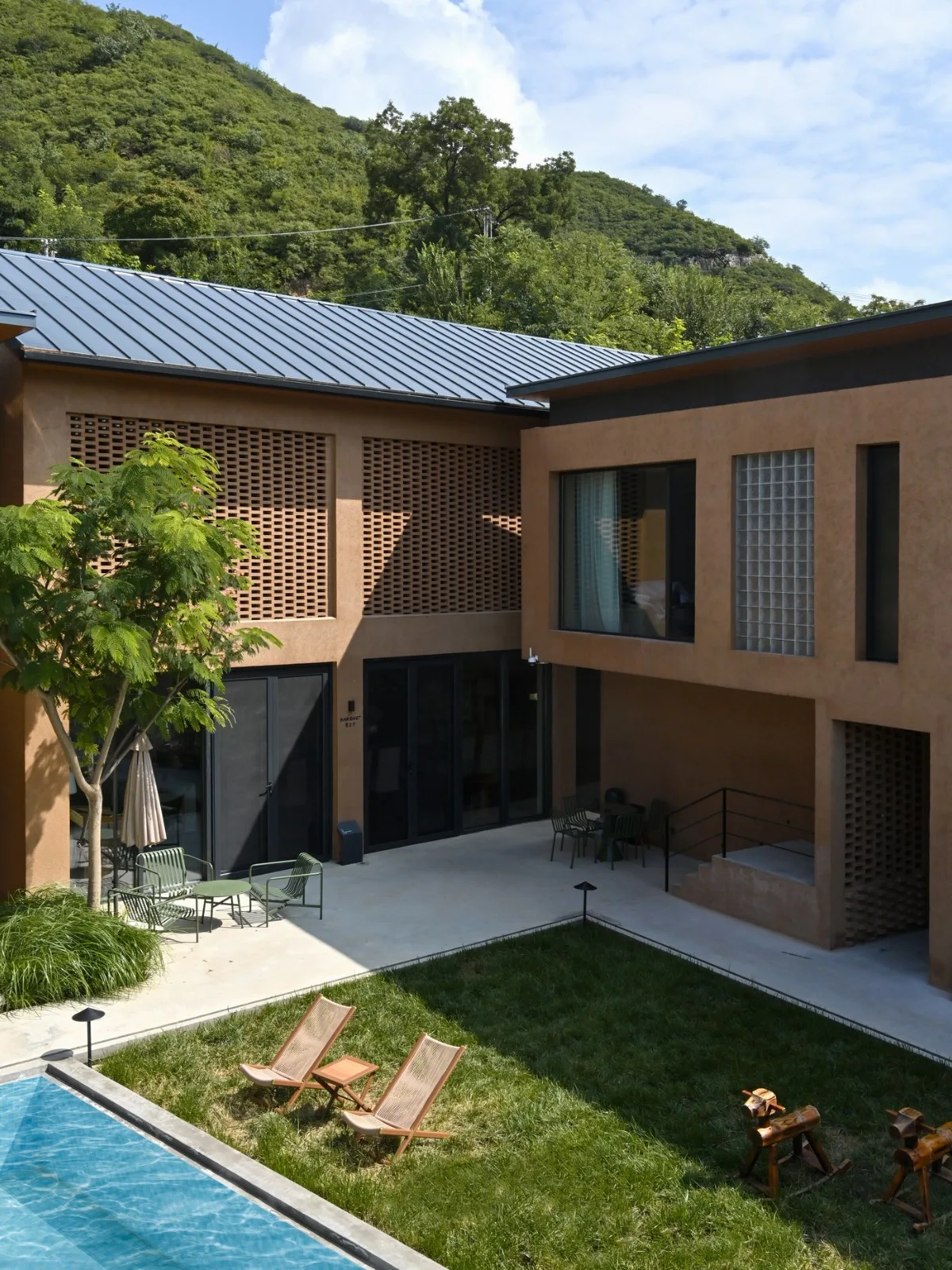 BIM Architecture | Living with Mountains: Backyard • Liushi Port Homestay/GW Space Design