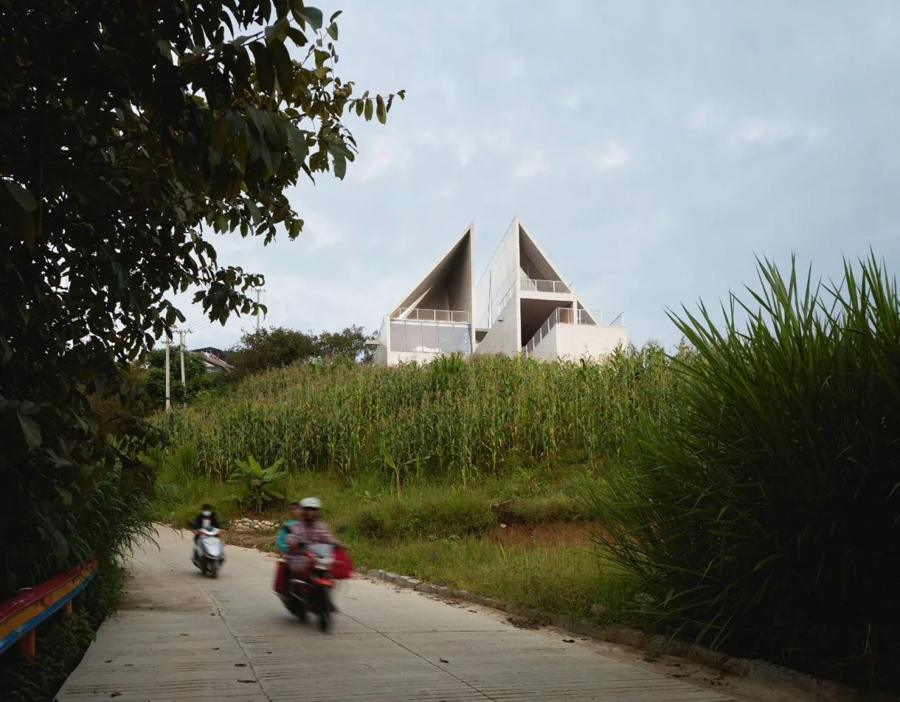 BIM Architecture | Nujiang Grand Canyon Pioneer Bookstore/Trail · Architectural Firm (TAO)