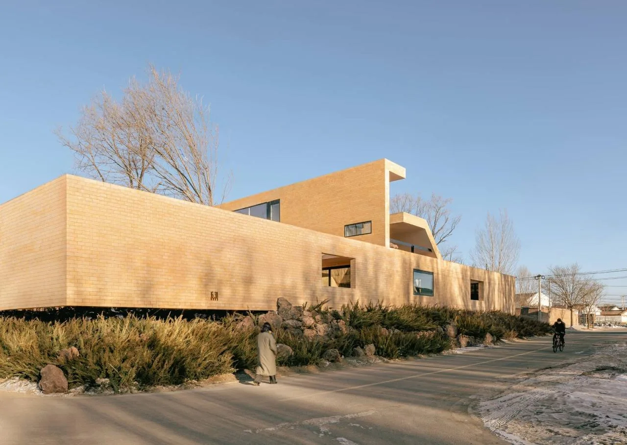 BIM Architecture | ARVO 16:30 Hotel: Castle/Large Building that catches the Light, Shadow, Trees and Trees