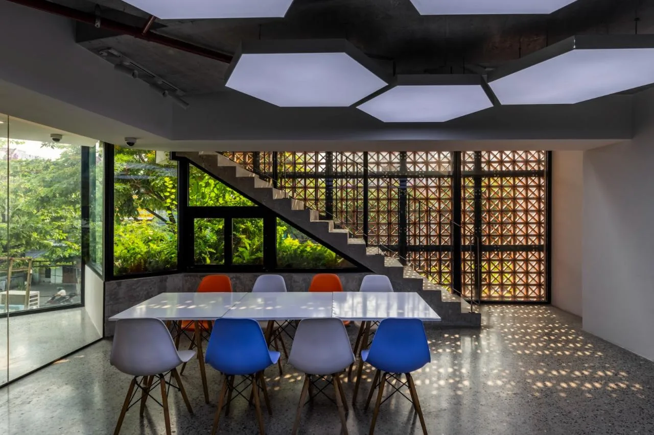 BIM Architecture | AEC 4B Foreign Language Education Center/Ho Khue Architects