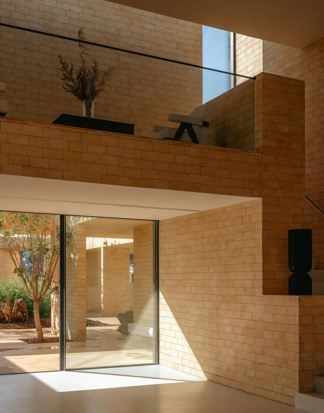 BIM Architecture | ARVO 16:30 Hotel: Castle/Large Building that catches the Light, Shadow, Trees and Trees