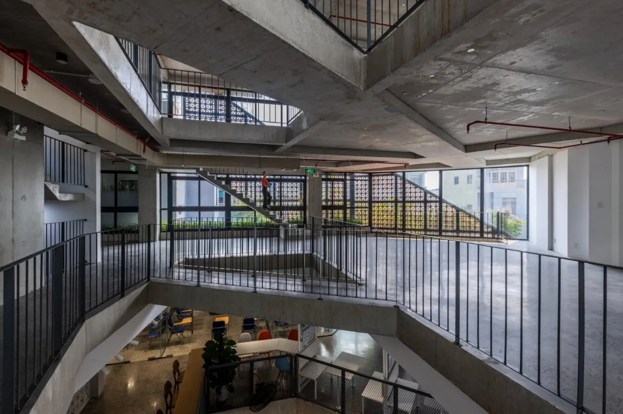 BIM Architecture | AEC 4B Foreign Language Education Center/Ho Khue Architects