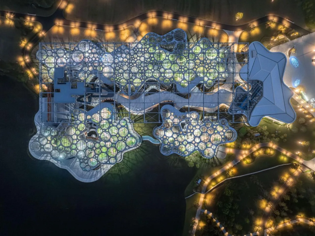 BIM Architecture | Shanghai version of 'Crazy Botanical Garden', Asia's largest greenhouse garden/Delugan Meissl Associated Architects