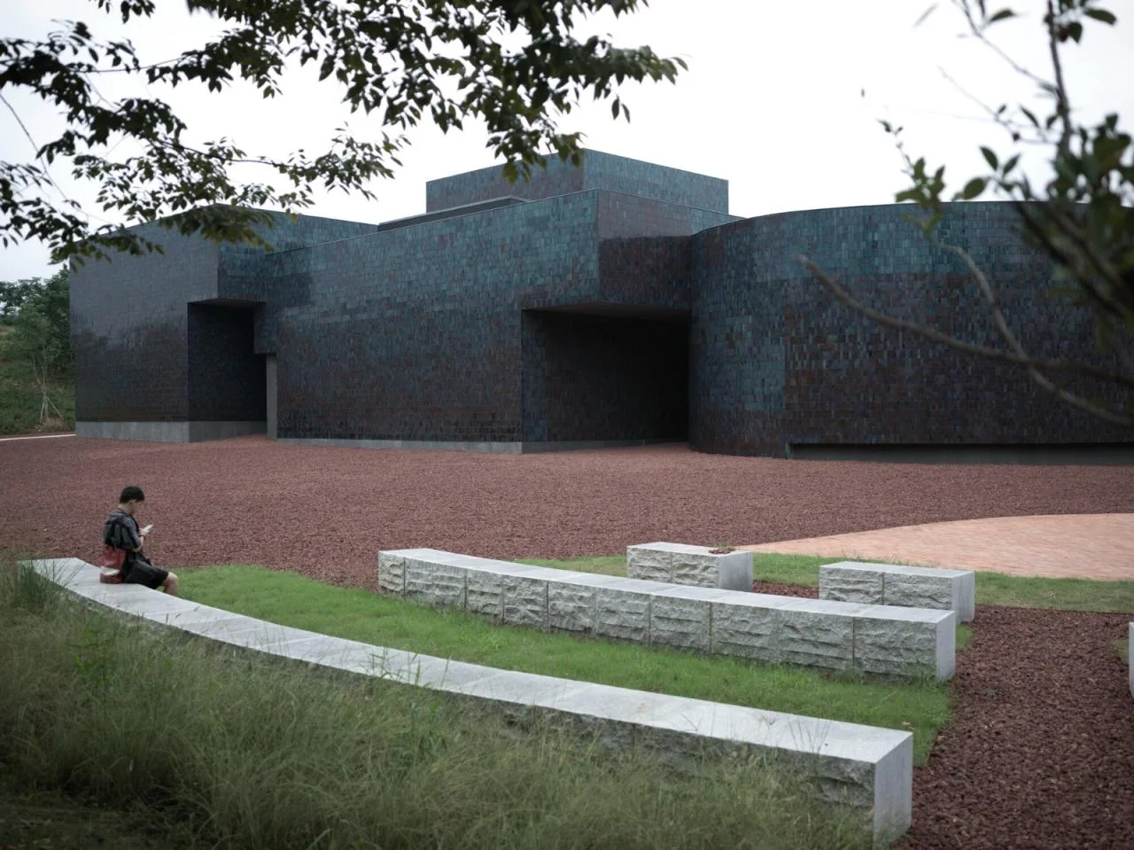 BIM Architecture | 'Glaze' Weaving New and Old, Huanglongshan Purple Sand Mineral Source Exhibition Hall/School of Architecture, Southeast University+Xuke Architecture