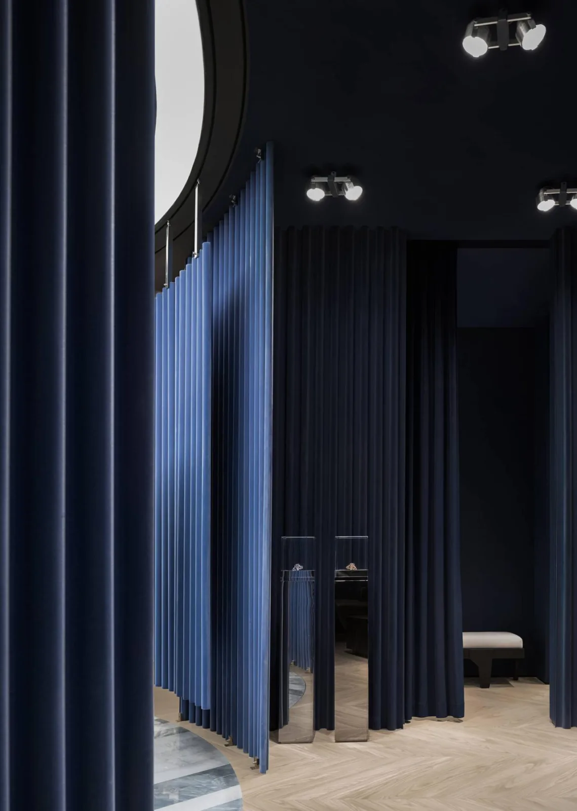 BIM Architecture | MITHRIDETE's New Boutique: The Sphere Centric Theater/SLT