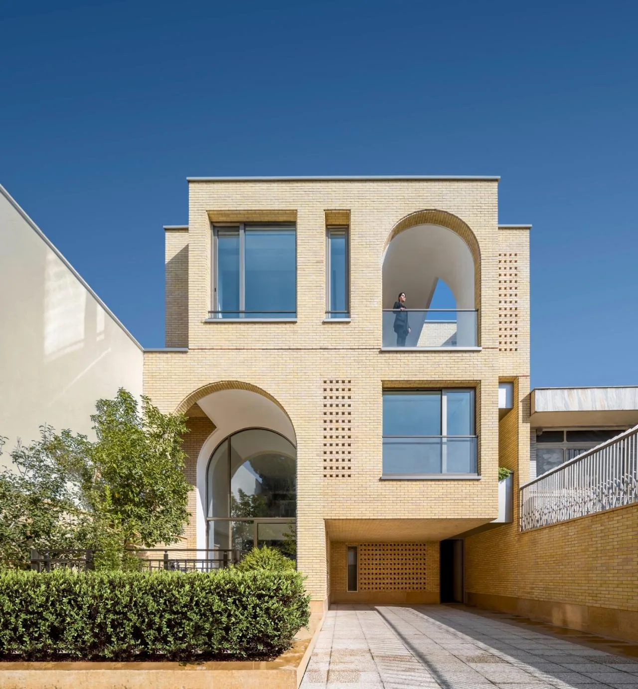 BIM Architecture | 2 IVANs, 2 Houses/HAMAAN Studio