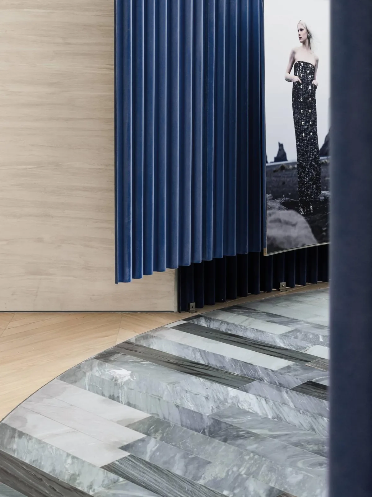BIM Architecture | MITHRIDETE's New Boutique: The Sphere Centric Theater/SLT