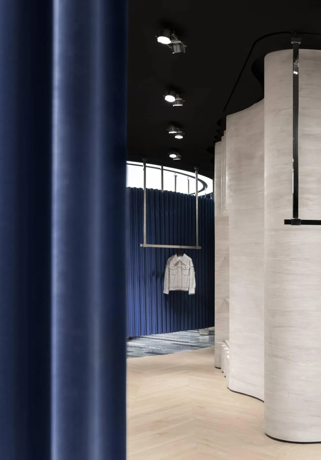 BIM Architecture | MITHRIDETE's New Boutique: The Sphere Centric Theater/SLT