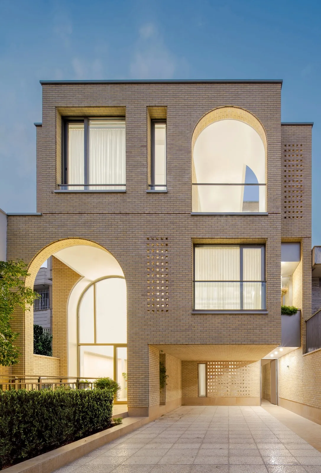 BIM Architecture | 2 IVANs, 2 Houses/HAMAAN Studio