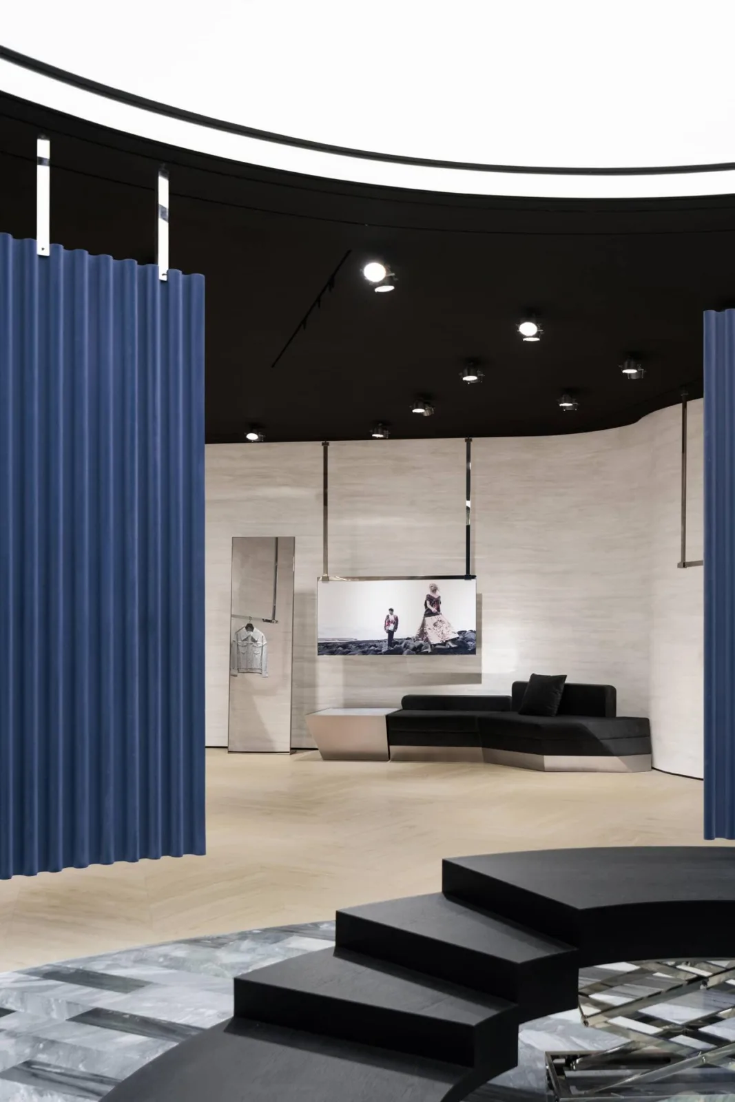 BIM Architecture | MITHRIDETE's New Boutique: The Sphere Centric Theater/SLT