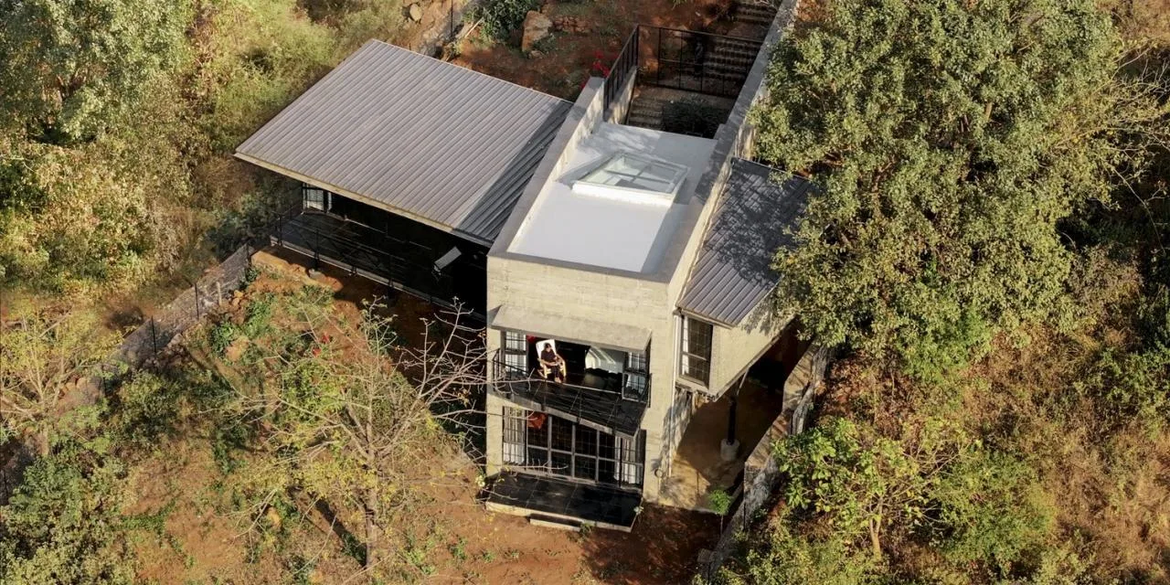 BIM Architecture | Sloping House/Red Brick Studio