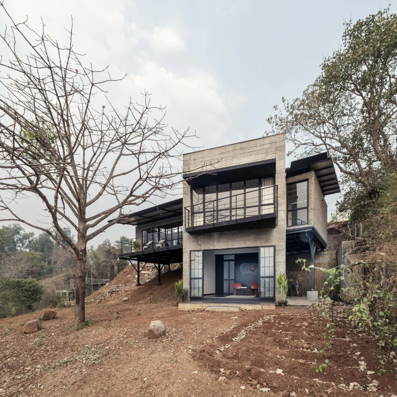 BIM Architecture | Sloping House/Red Brick Studio