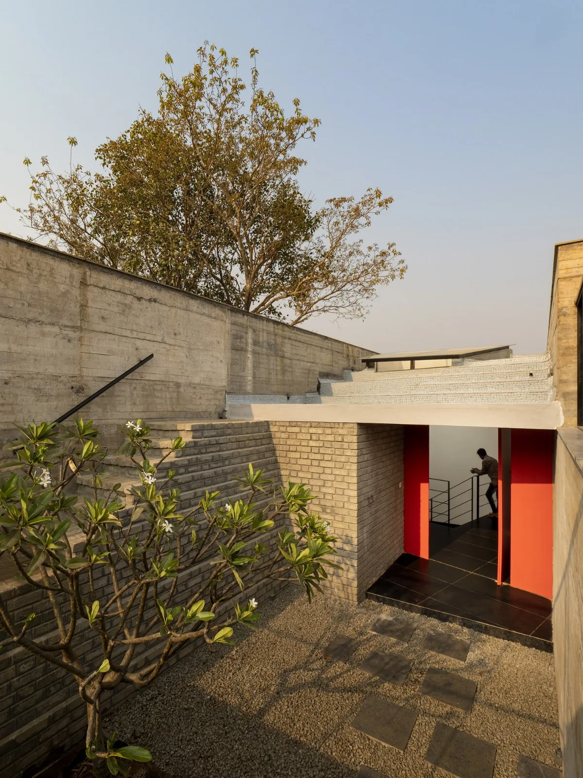 BIM Architecture | Sloping House/Red Brick Studio