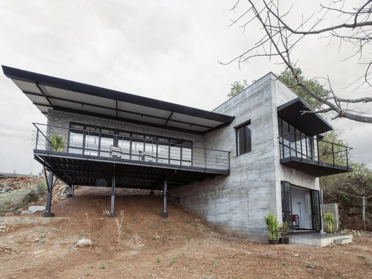 BIM Architecture | Sloping House/Red Brick Studio