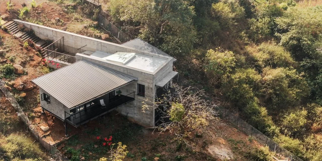 BIM Architecture | Sloping House/Red Brick Studio