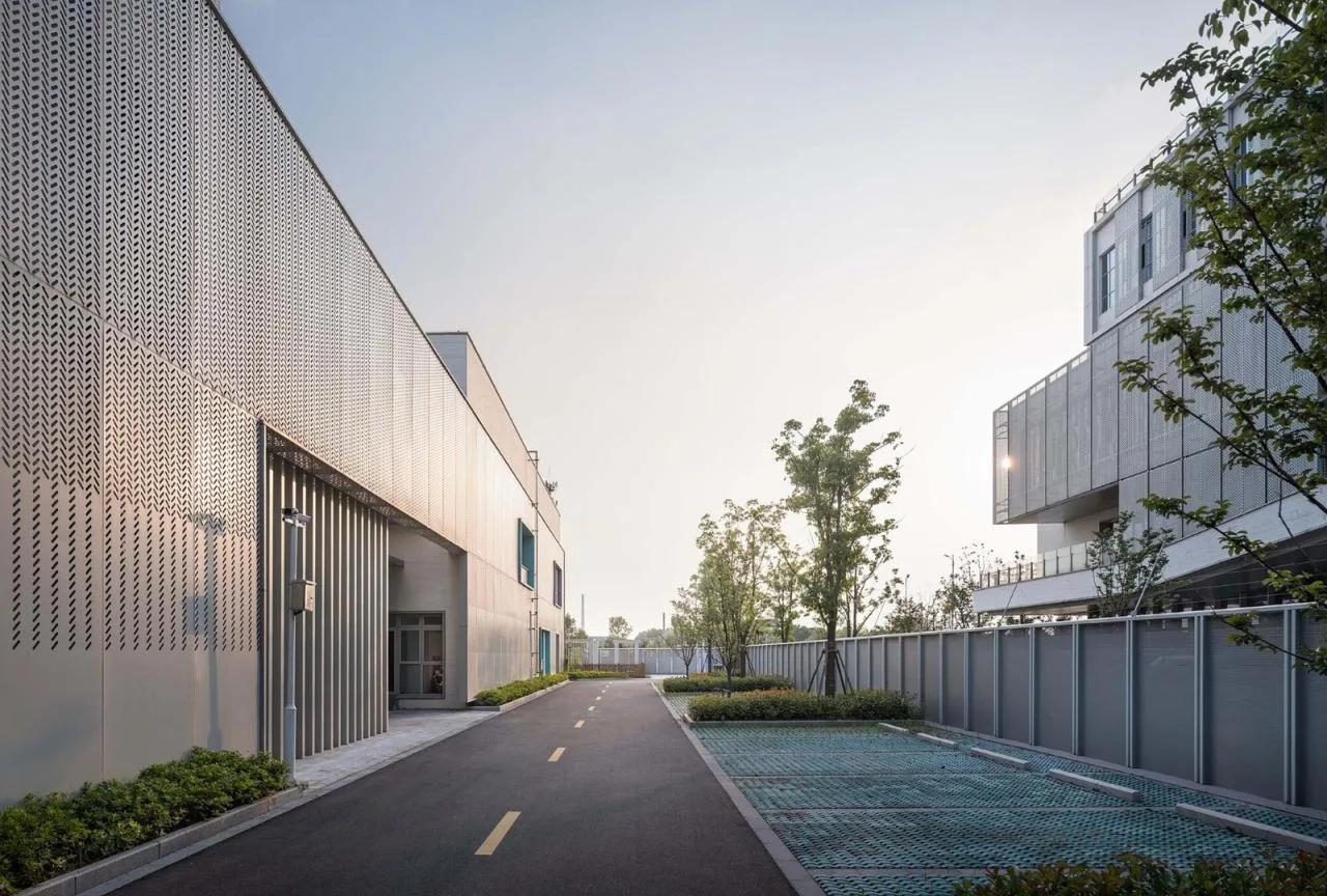 BIM Architecture | Changyang Neighborhood Center in Jingjiang Binjiang New City/Zhong Huaying Studio at Nanjing University of Architecture