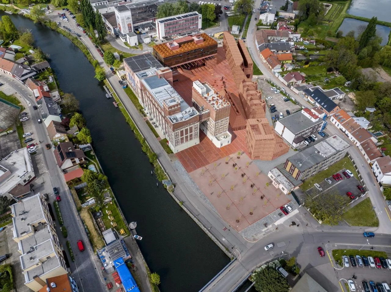 BIM Architecture | Pardubice GAMPA, Sf é ra Building Complex and Automation Plant Public Space/Š e pka Architekti