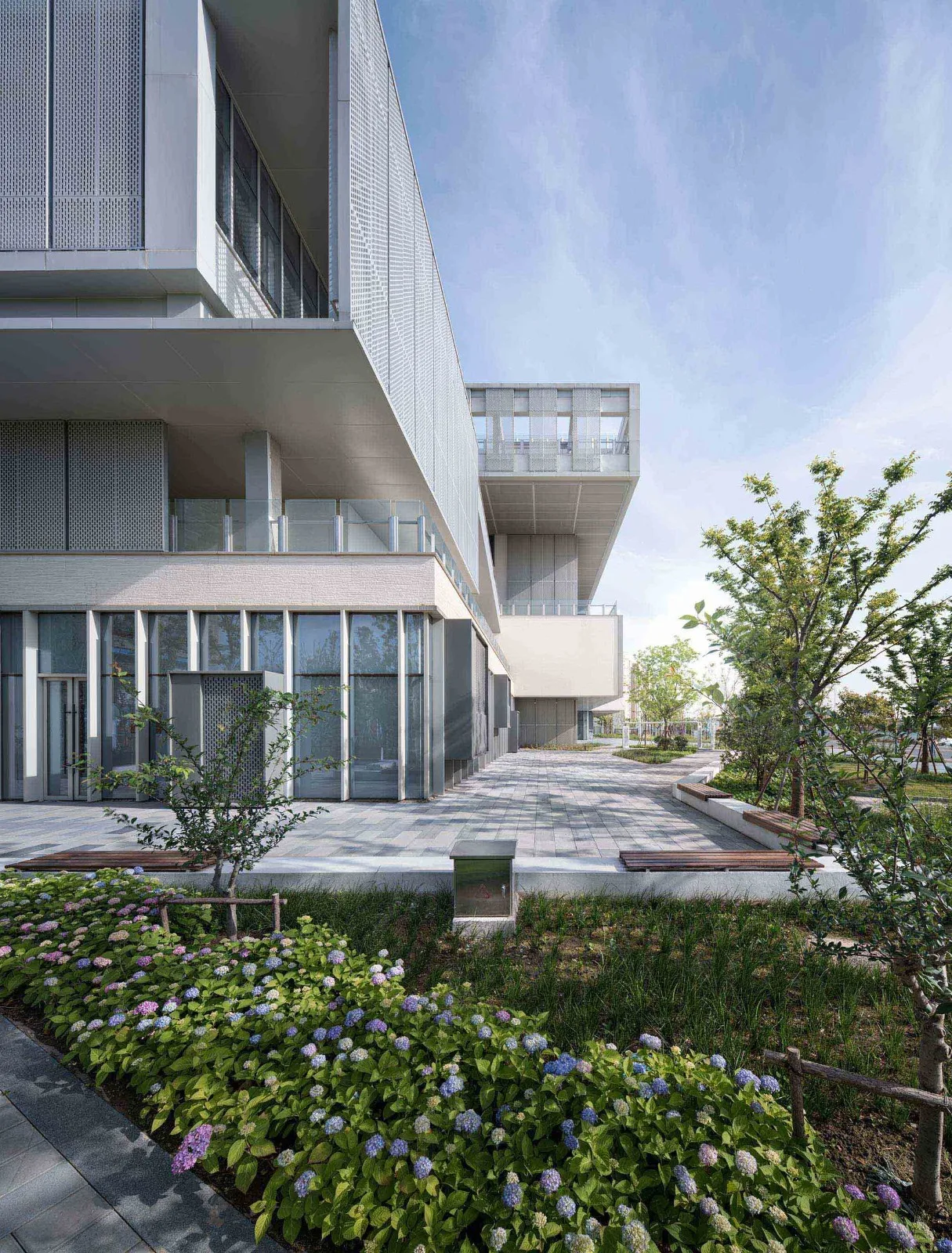 BIM Architecture | Changyang Neighborhood Center in Jingjiang Binjiang New City/Zhong Huaying Studio at Nanjing University of Architecture