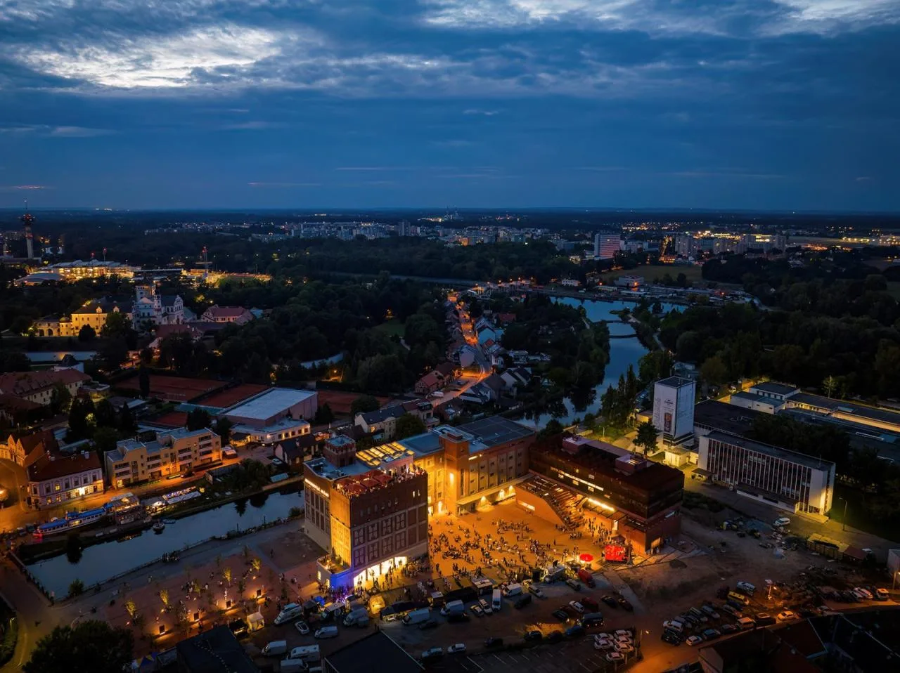 BIM Architecture | Pardubice GAMPA, Sf é ra Building Complex and Automation Plant Public Space/Š e pka Architekti