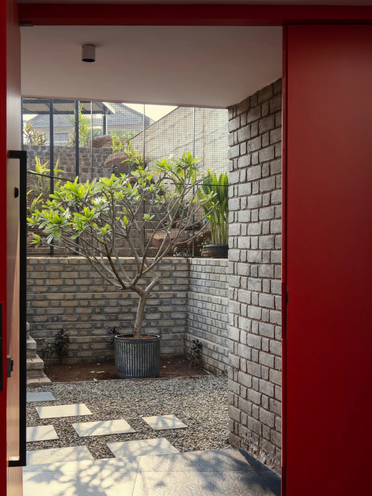 BIM Architecture | Sloping House/Red Brick Studio