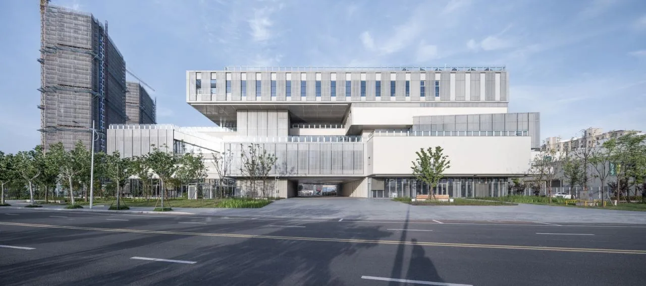 BIM Architecture | Changyang Neighborhood Center in Jingjiang Binjiang New City/Zhong Huaying Studio at Nanjing University of Architecture