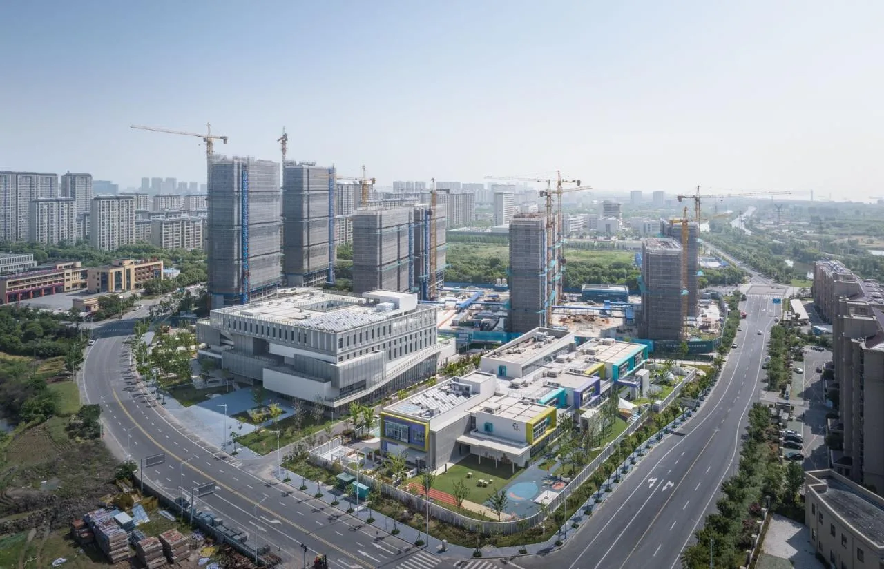 BIM Architecture | Changyang Neighborhood Center in Jingjiang Binjiang New City/Zhong Huaying Studio at Nanjing University of Architecture