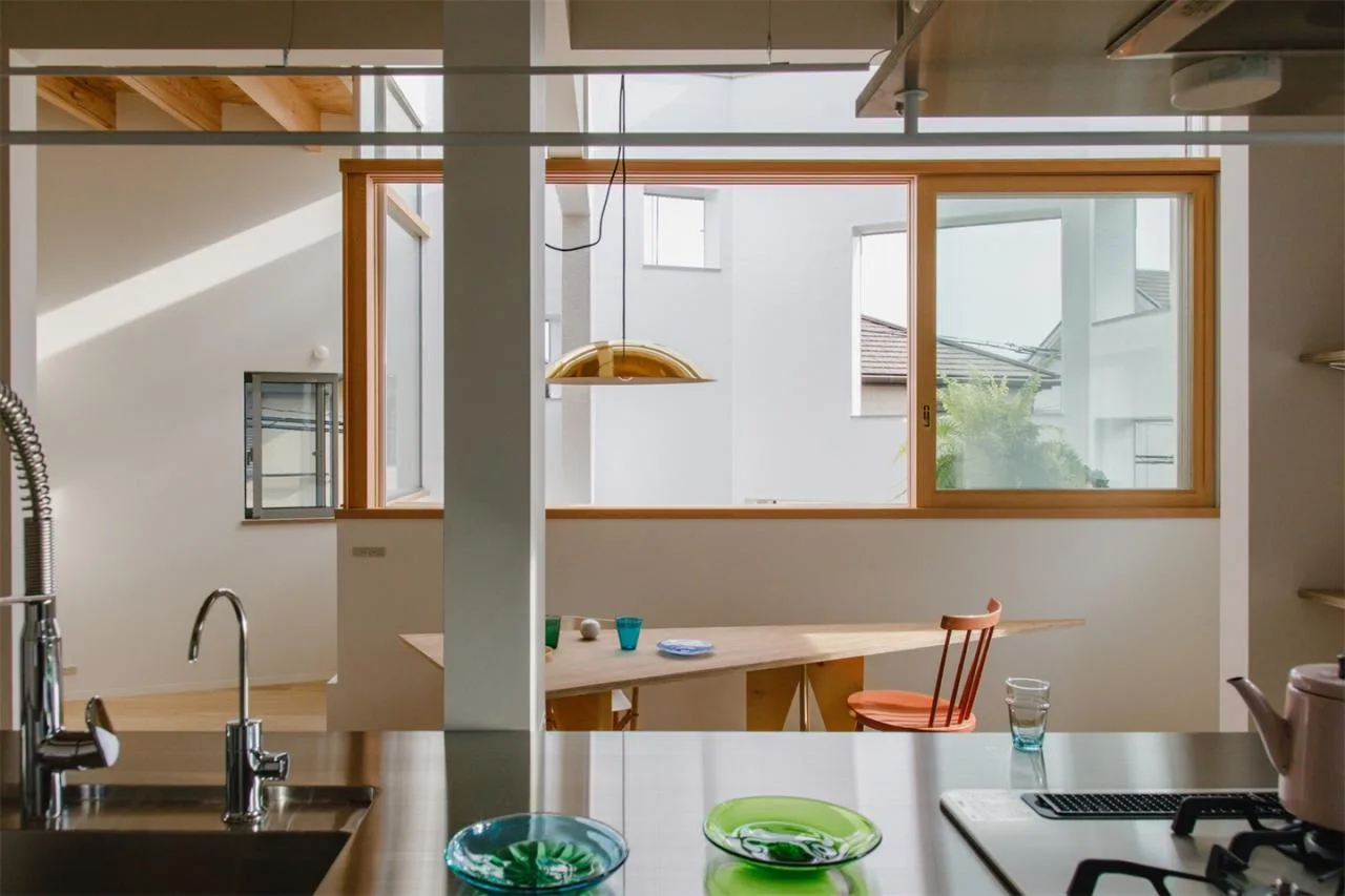 Design of Japanese style residences with irregular pentagons and different sizes of openings divided into nine grid grids