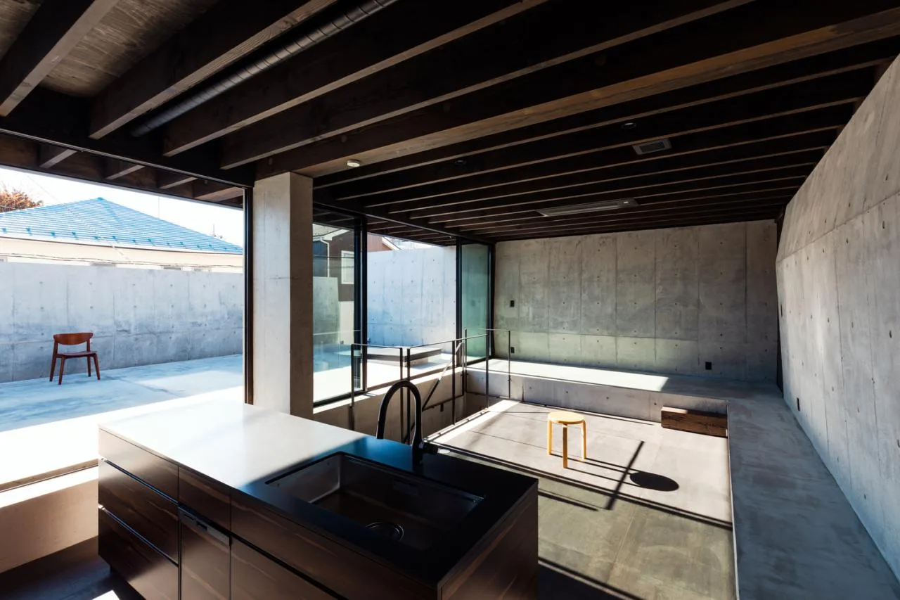 A unique and mysterious experience of interweaving concrete and wood, a residential design for peaceful living