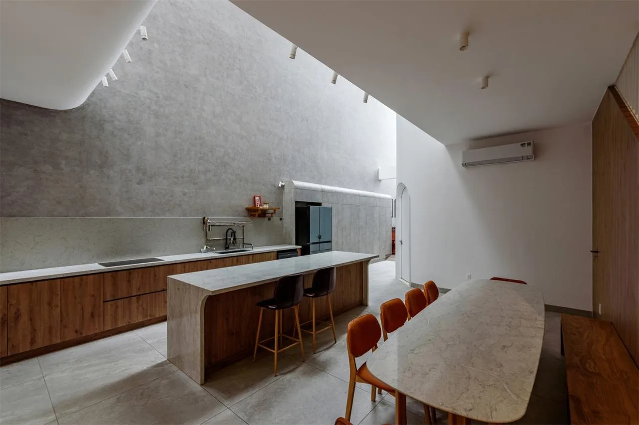 Design of Elderly Residence Villas Inspired by Warm Forest Camping Returning to Old Street Blocks