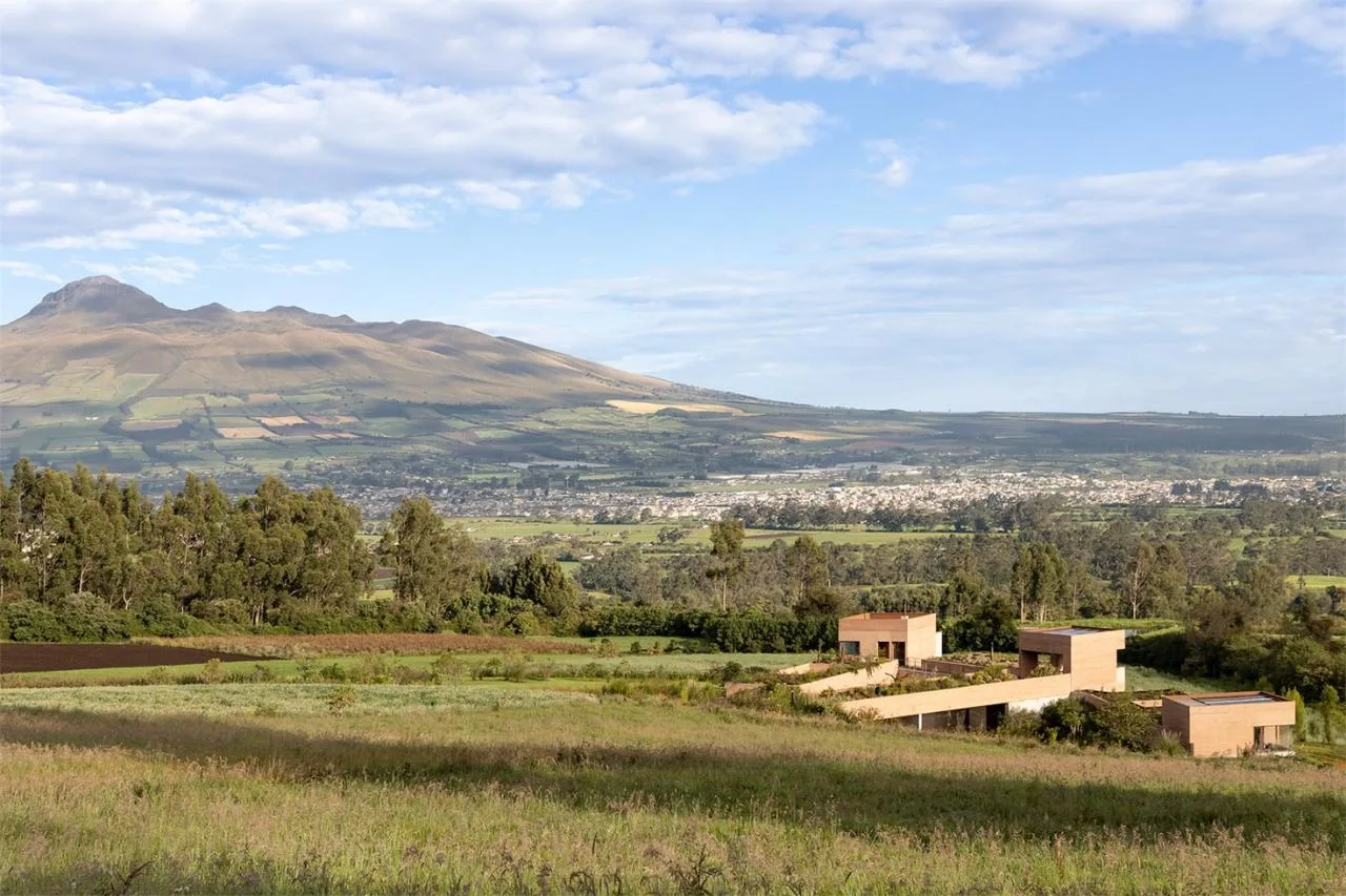 Villa design for observing landscape dynamics and experiencing natural emotions from different angles
