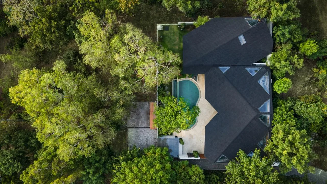 The Wabi Sabi Realm in the Poetic Forest: Design of a Natural Villa Under a Flipped Roof