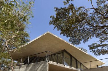 A Serene and Poetic Vacation Villa Surrounded by Mountains and Forests-BIM WORLD