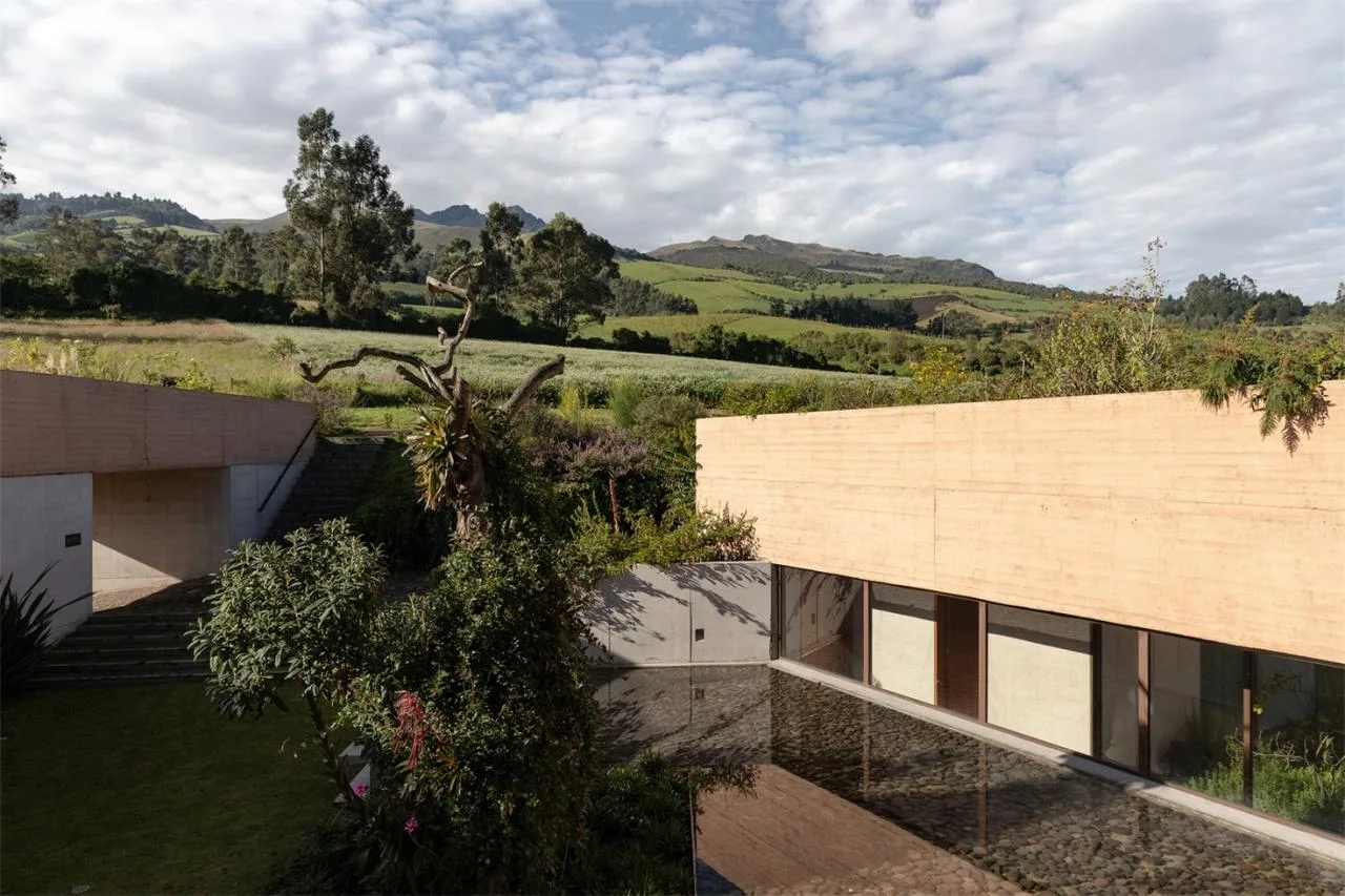 Villa design for observing landscape dynamics and experiencing natural emotions from different angles