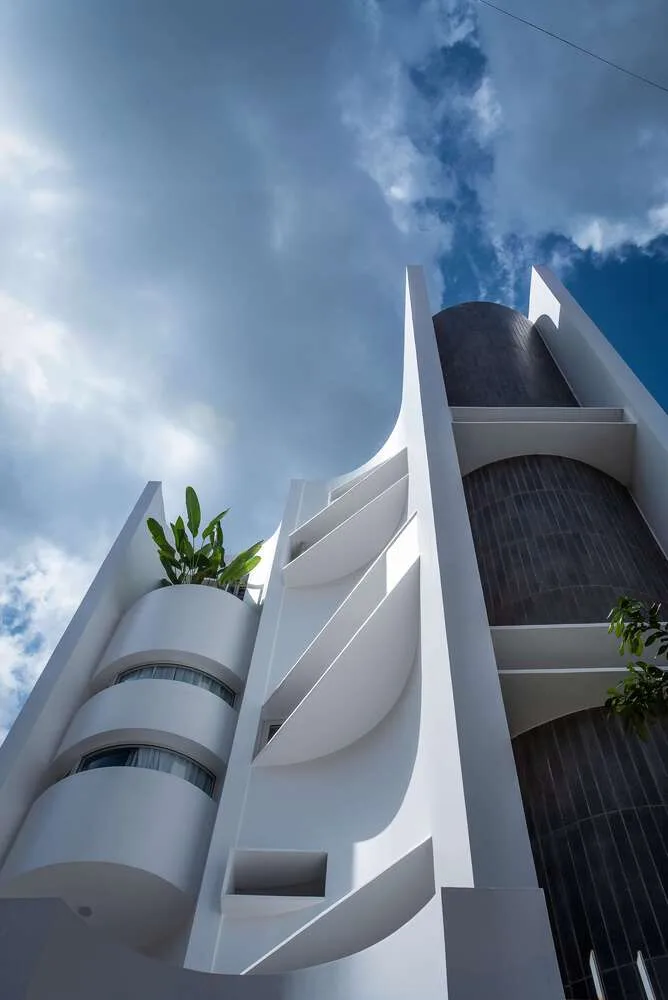 The Wisdom of Curved Architecture in the Feng Shui Difficulties of Residential and Studio Design
