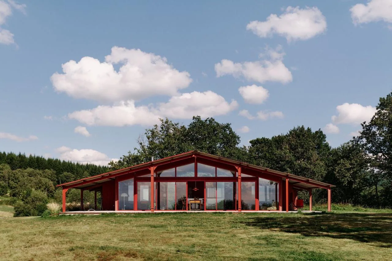 A serene vacation home design with red gemstones hidden in a lush and magnificent environment