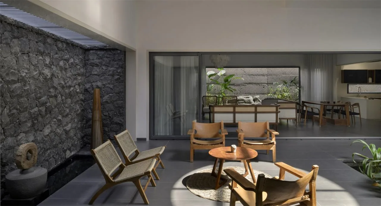 Red brick rural villa design that brings life closer to nature and blends tradition and modernity