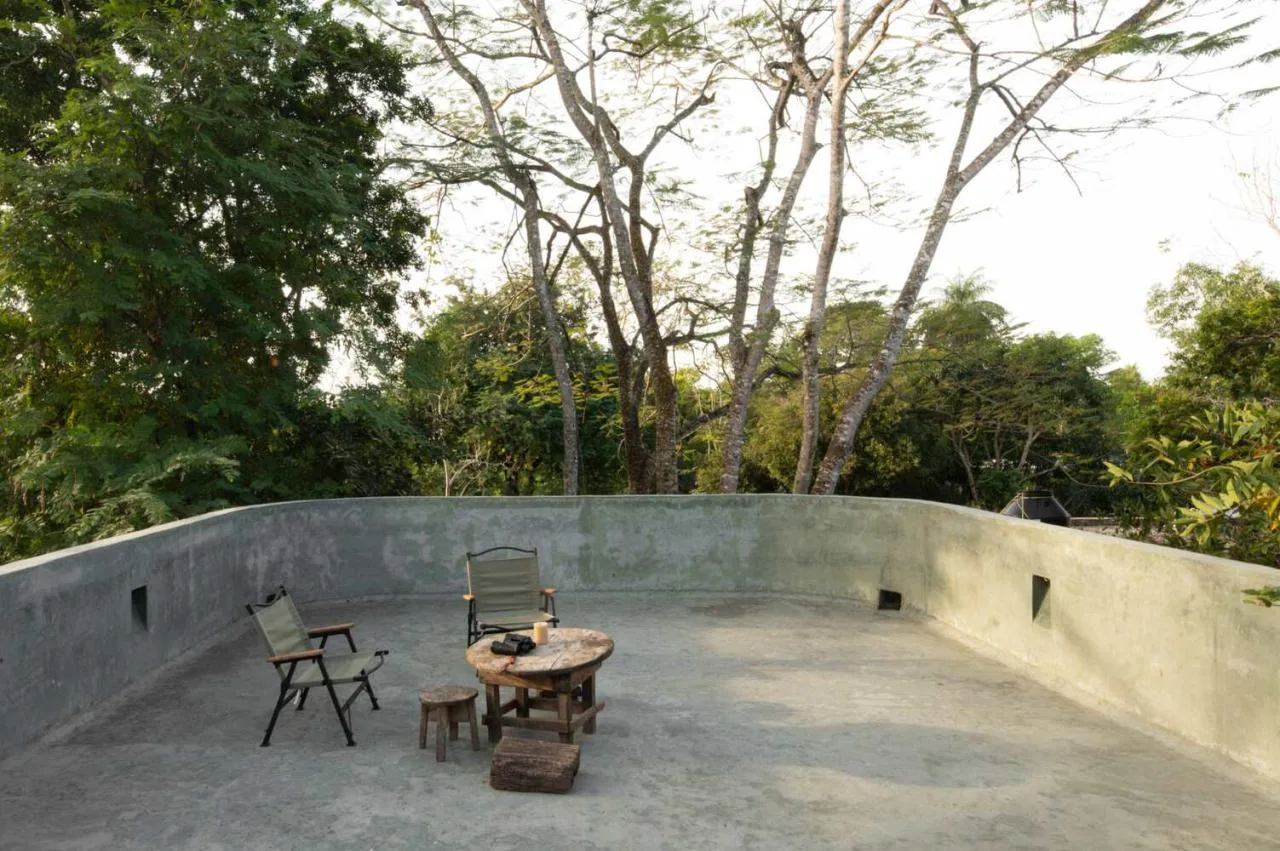Design of vacation homes that draw inspiration from natural wells and caves and perceive time through the interweaving of light and shadow