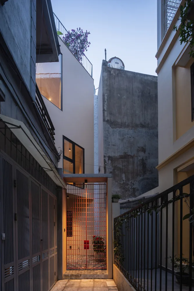 The design of a villa in a valley hidden in the cracks of urban alleys, carrying the time of family affection