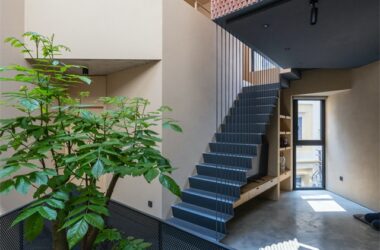 A Villa Nestled in Urban Alleyways: A Timeless Home Filled with Family Love-BIM WORLD